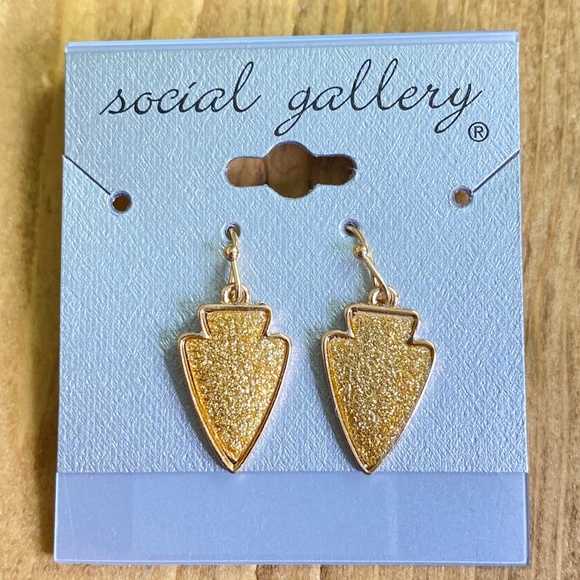 Arrowhead Earrings by Social Gallery Gold Tone Dangle NEW - Picture 3 of 4